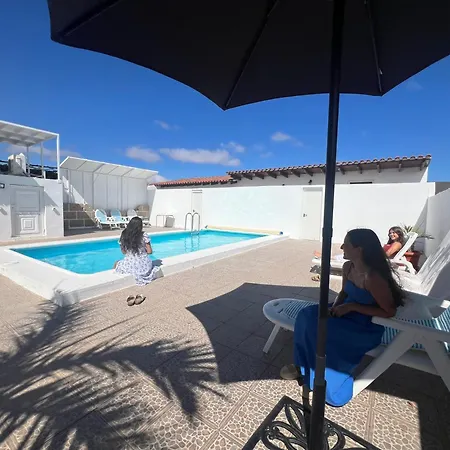 Duke Con Piscina En Charco Del Pino Villa *